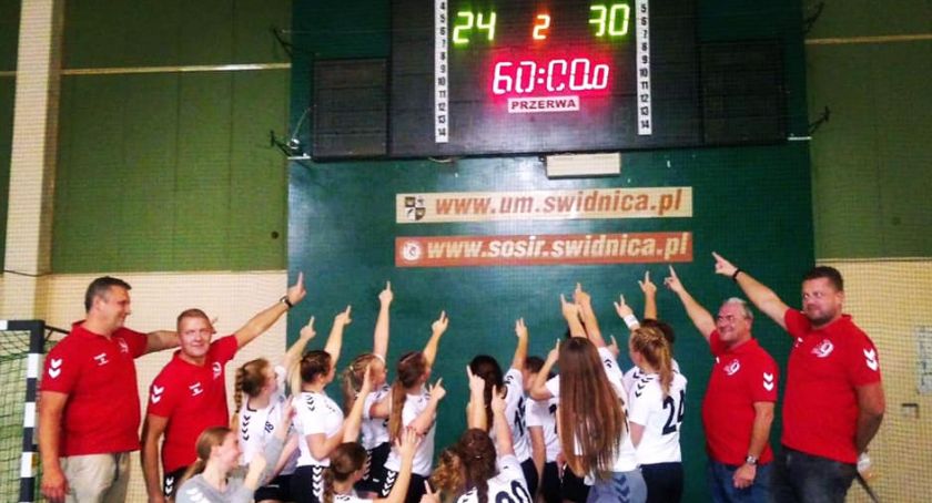 Ligowe zwycięstwa drugoligowych drużyn UKS Dziewiątka Legnica