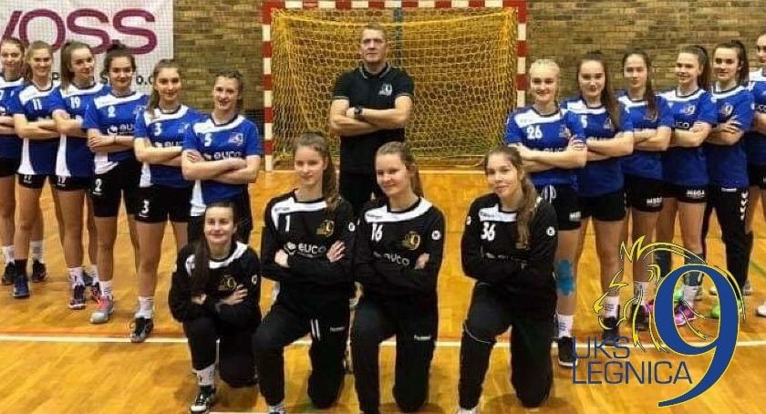 Piłkarki ręczne UKS Dziewiątka wskoczyły na fotel lidera tabeli II ligi