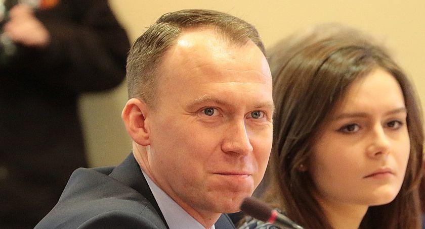 Prezydent obniżył przedszkolankom pensje. Rada miejska podwyższyła