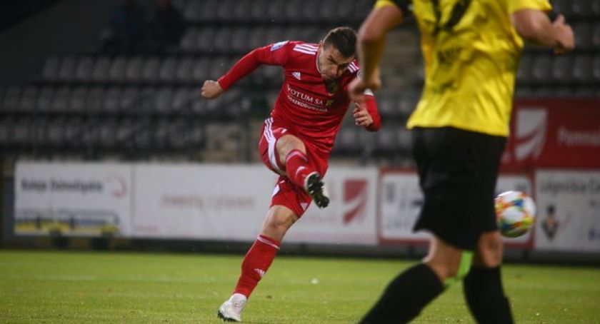 Piękny gol Dawida Korta dał Miedzi awans do 1/8 finału Pucharu Polski