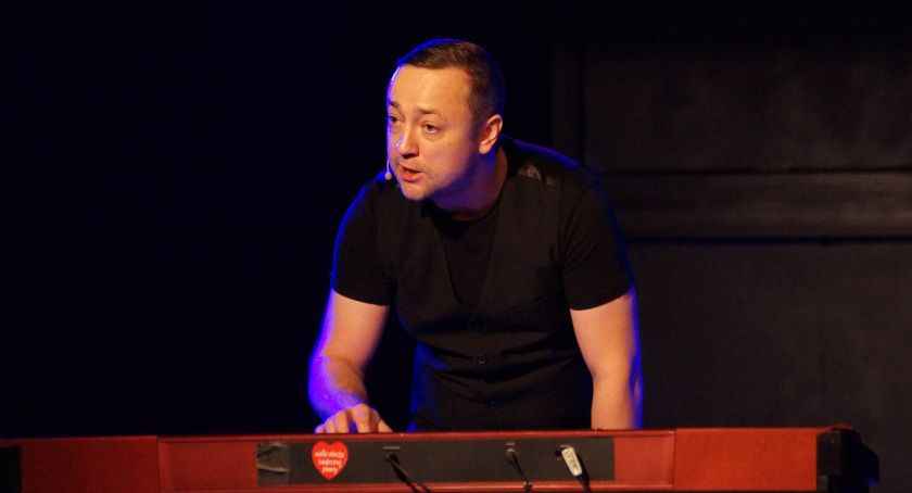 Czesław Mozil wystąpił w Legnicy w roli stand-upera [ZDJĘCIA]