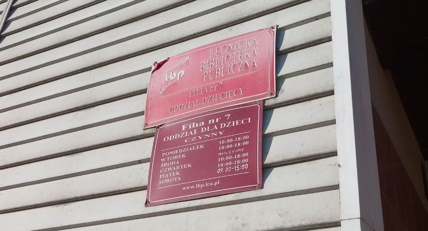 Legniczanie mniej czytają, więc miasto likwiduje dwie biblioteki
