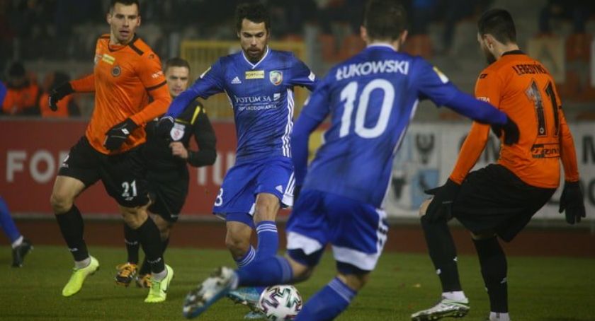  Derby dla Miedzi! Łukowski i Marquitos pogrążyli Chrobrego