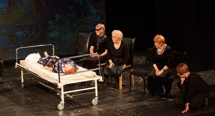 Najbardziej doświadczeni wystąpili na deskach teatru [ZDJĘCIA]