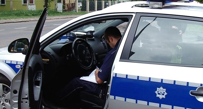 Policja ścigała motocyklistę ulicami Legnicy. Radiowóz okazał się szybszy