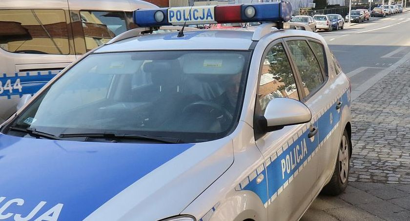 18-latek bez prawa jazdy uciekał przed policyjnym radiowozem