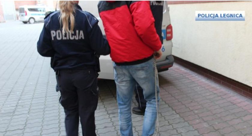 Nożownik, który zaatakował ludzi w Chojnowie w końcu trafił do aresztu