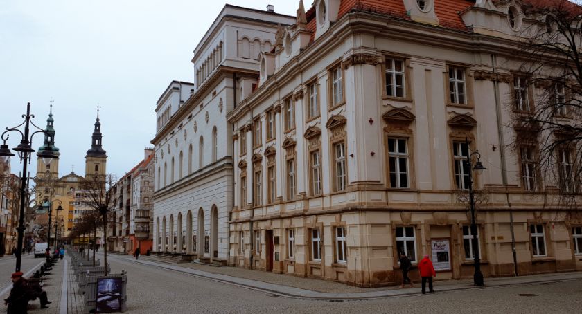 Urząd marszałkowski podwyższył budżet teatru. Miasto daje po staremu