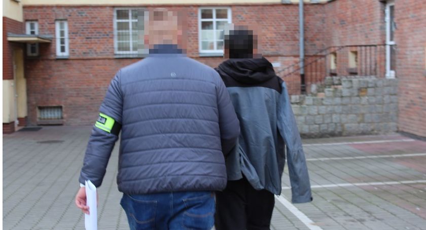 Seryjny włamywacz samochodowy złapany. Recydywiście grozi 15 lat więzienia