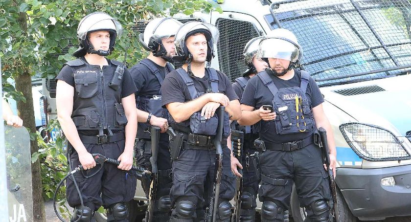 Premier Morawiecki wprowadził alarm antyterrorystyczny. Także w Legnicy 