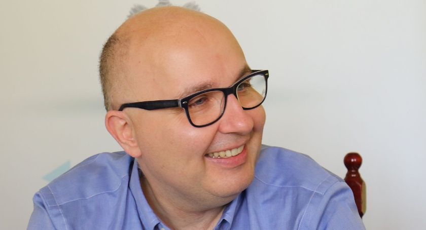 Poseł Robert Kropiwnicki zasłabł na sejmowej mównicy [WIDEO]