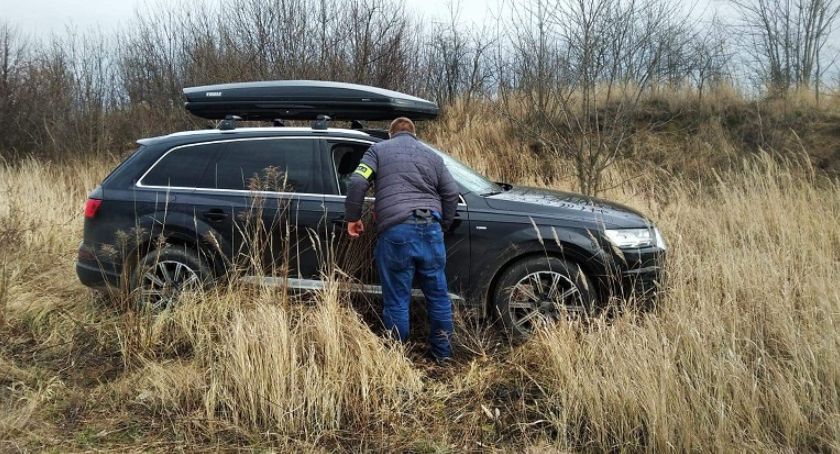 Złodziej porzucił pod Legnicą skradziony samochód warty 300 tys. zł