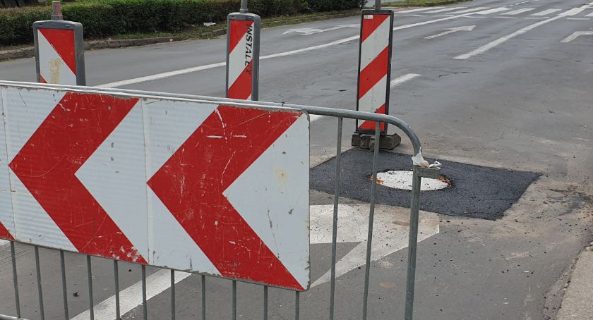 Idzie wiosna, więc urząd miasta bierze się za łatanie dziur w drogach
