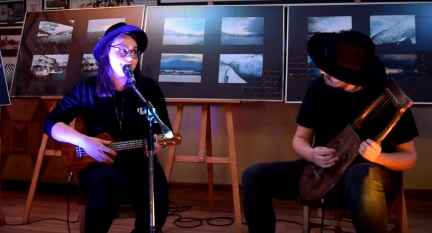 Nowy projekt muzyczny z ukulele i XV-wieczną lirą Kraviklyre legnickiego duetu