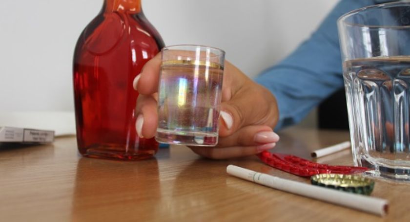 Huczna biesiada w Chojnowie. Razem pili alkohol, potem pobili kolegę