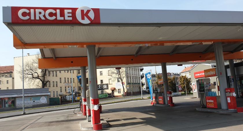 Circle K stawia kawę pracownikom służb walczących z koronawirusem