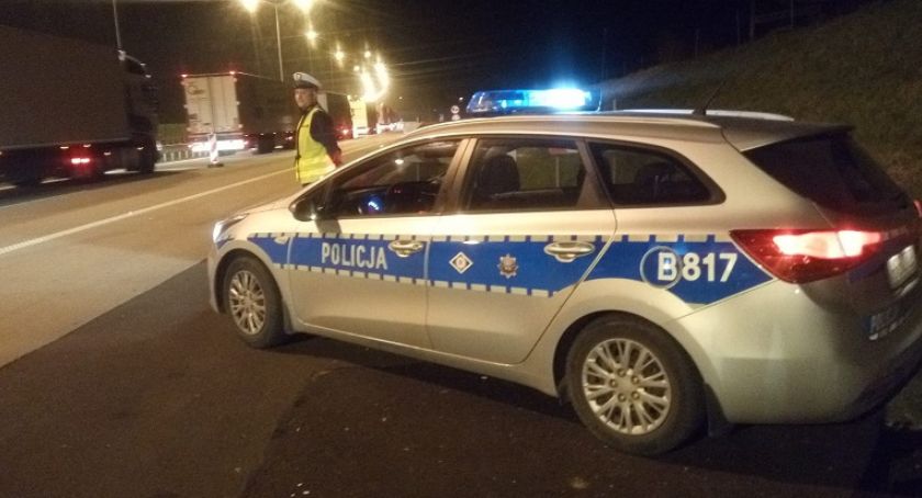 Legniccy policjanci pomagają pogranicznikom na autostradzie A4