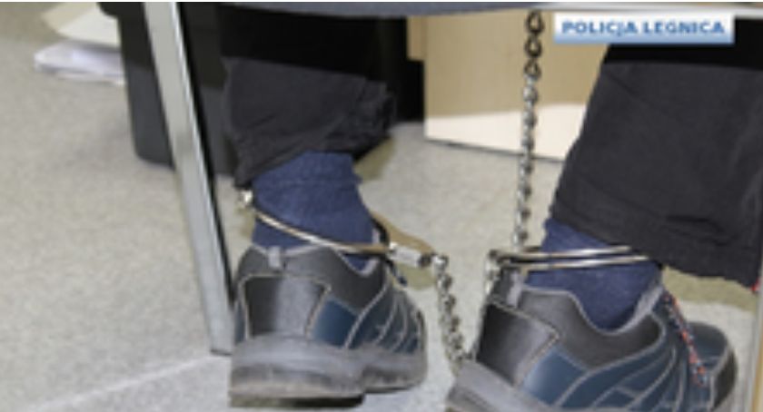 Szalał po pijaku quadem, uciekał a potem chciał dać łapówkę policjantom