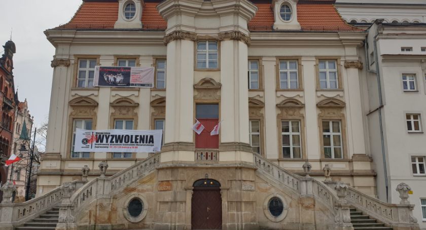 Teatr apeluje do władz TVP i pisze list do pracowników służby zdrowia