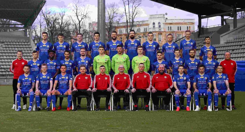 Piłkarze i trenerzy Miedzi Legnica z pensją niższą o 50 procent!