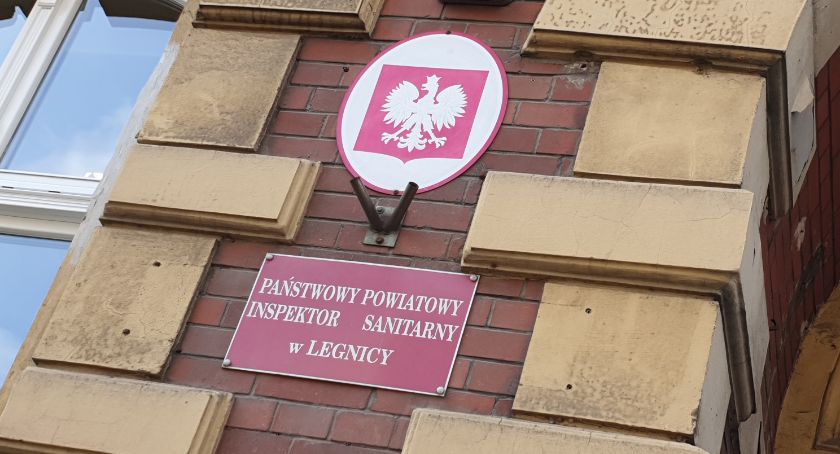 Wtorkowy raport sanepidu dot. koronawirusa. Jest ważny apel do legniczan 