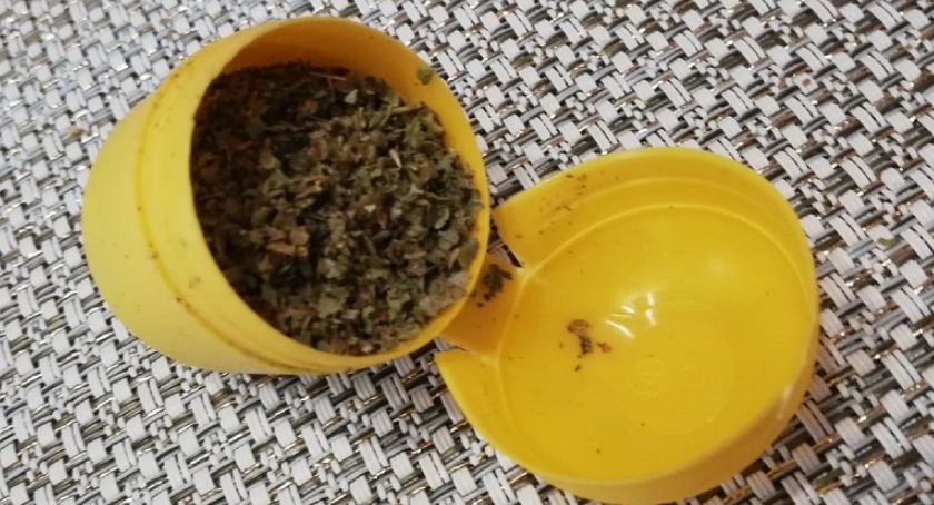 Jajko z niespodzianką. Zamiast zabawki, w jajku były … narkotyki