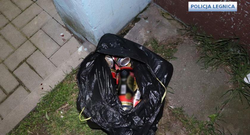 Zabrakło na imprezie alkoholu, to włamali się do sklepu po zgrzewkę piwa