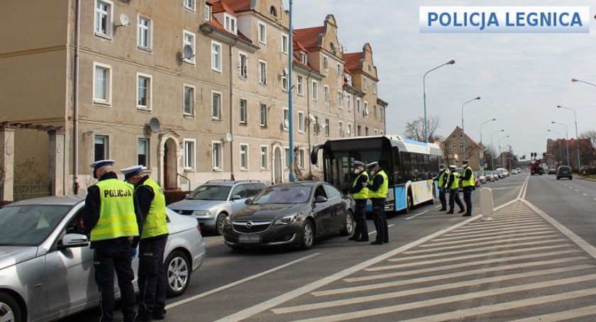 Koronawirus. Policja sprawdza, po co legniczanie wyszli z domu
