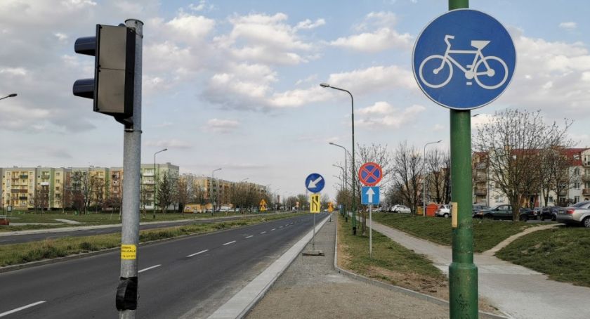 Pandemia nie wstrzymała inwestycji na Piekarach. Budują ścieżki rowerowe