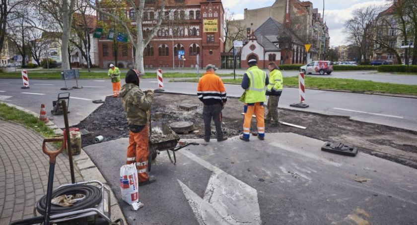 Zapadła się studzienka na ul. Muzealnej. Będą utrudnienia w ruchu