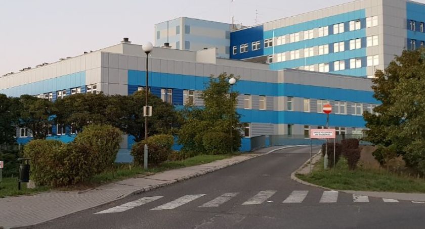 Pacjentka oddziału neurologicznego zakażona koronawirusem