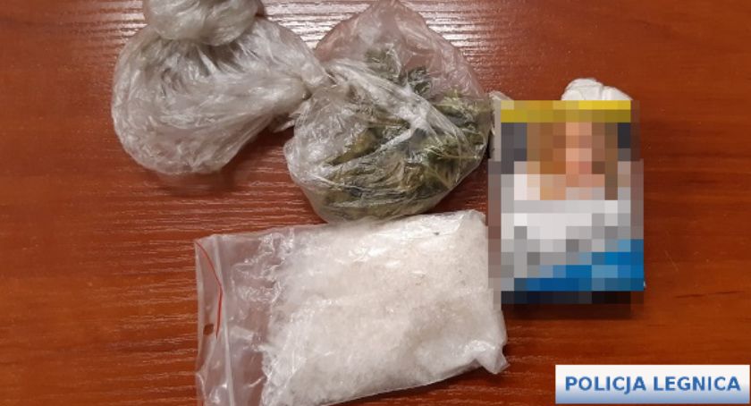 Bez prawa jazdy, OC i dowodu przewoziła narkotyki. Wpadła przez głupotę