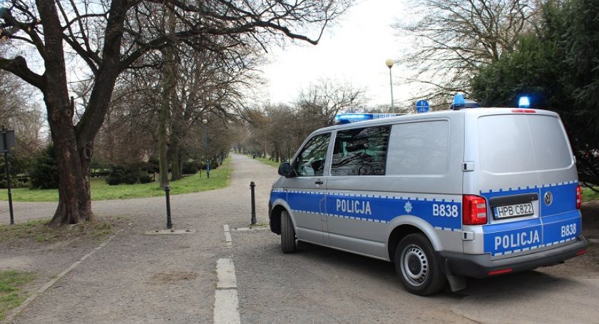 Koronawirus. Blisko 700 interwencji legnickiej policji ws. łamania zakazów