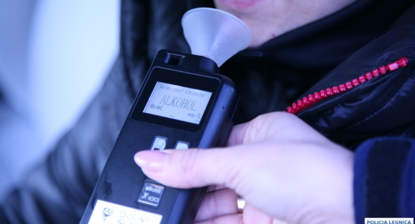 Policjant w cywilu zatrzymał jadącego zygzakiem po mieście kierowcę