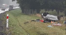 Deszczowy dzień zbiera żniwa na drogach. Policja apeluje o ostrożność