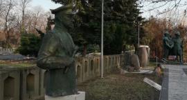 Niewiarygodne! Ukradli pomnik Rokossowskiego z legnickiego cmentarza