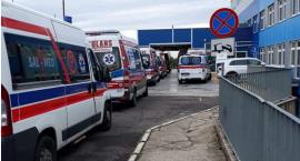 Paraliż szpitala. Karetki z pacjentami stoją godzinami w kolejce na SOR