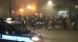 Błyskawica stanęła na pl. Słowiańskim. Niedzielny Strajk Kobiet w Legnicy 