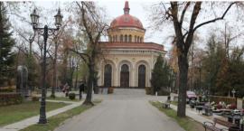 Cmentarna kaplica do remontu. Ceremonie pogrzebowe pod namiotem
