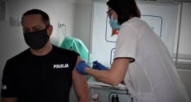 Zabrakło drugiej dawki szczepionki dla legnickich policjantów. Jak do tego doszło? 