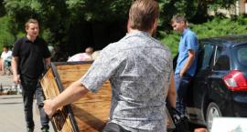Lipcowy Jarmark Staroci na legnickim rynku. Zobaczcie jakie skarby można było znaleźć [FOTO]