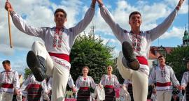 Folklorystyczne koncerty i barwny korowód. Świat pod Kyczerą w Legnicy [FOTO]
