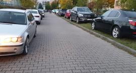 Legniczanie ruszyli na kryte baseny. Armagedon na parkingu przed Bąbelkiem [WIDEO]