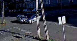 Wypadek w Legnicy. Zderzyły się dwa samochody na skrzyżowaniu ulic Hutników i Lotniczej [WIDEO]