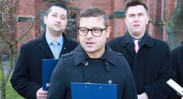 Foliarze z Legnicy przeciwko obowiązkowym szczepieniom i paszportom covidowym