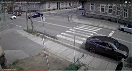 Kolejne wymuszenie pierwszeństwa i kolizja na skrzyżowaniu ul. Hutników i Lotniczej [FILM]
