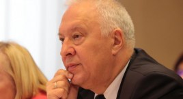 Legniczanie walczą o teatr i zbierają podpisy pod petycją do prezydenta Tadeusza Krzkowskiego 