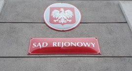 Sąd każe Lenie mieszkać z ojcem skazanym za znęcanie się nad nią