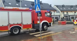 Ewakuacja na ul. Karlińskiego w Legnicy. Ulatniał się gaz. Film
