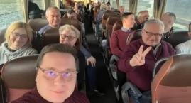 PIS wiezie do Warszawy obrońców TVPiS